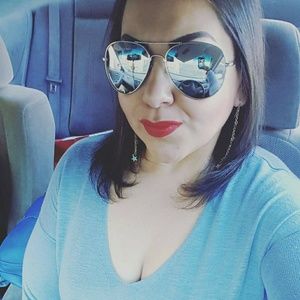 Meet your Posher, Lidia